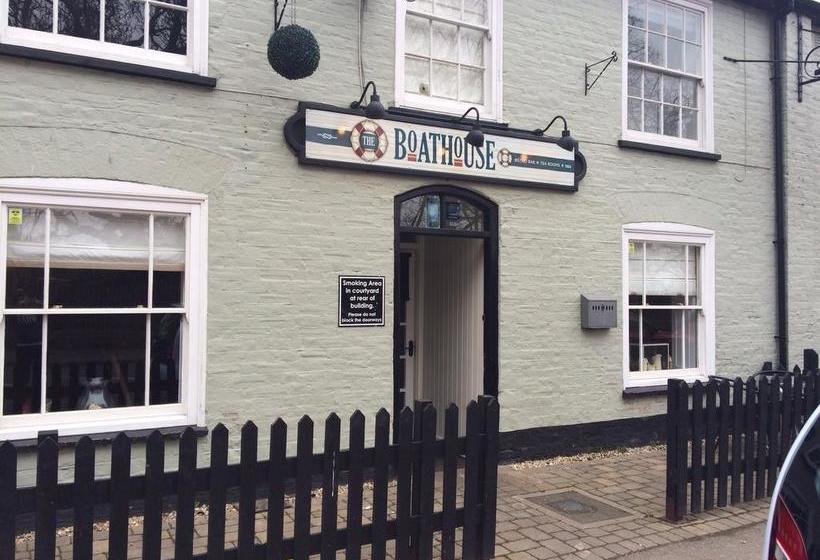 مبيت وإفطار The Boathouse