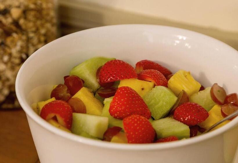 مبيت وإفطار The Coach House Brecon