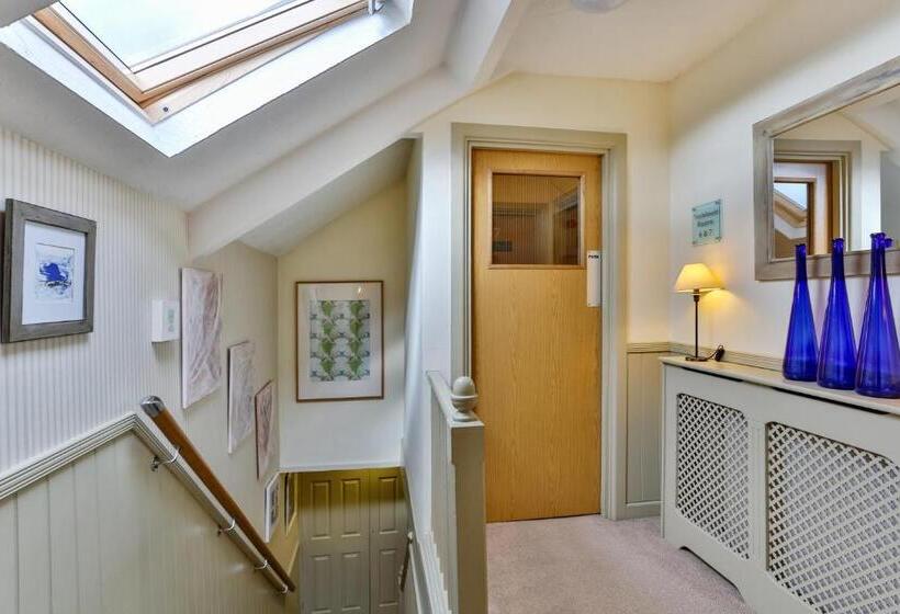 مبيت وإفطار The Coach House Brecon