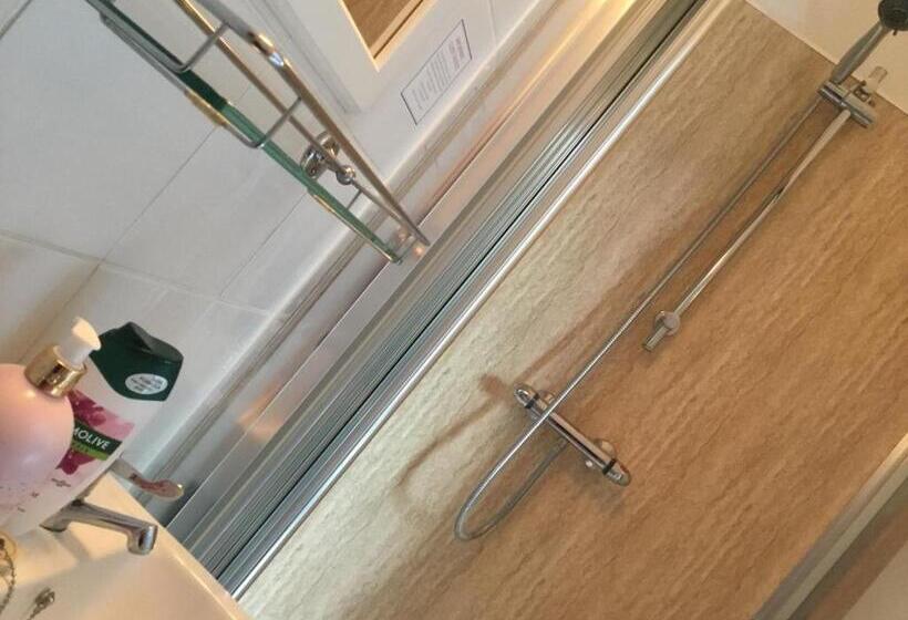 민박 The Coventry Guest House