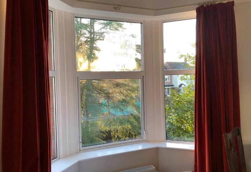 ベッドアンドブレックファースト The Hive At 52