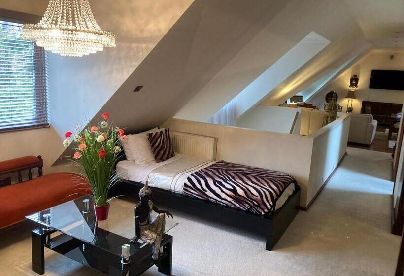 צימר The Lodge At Ruddington