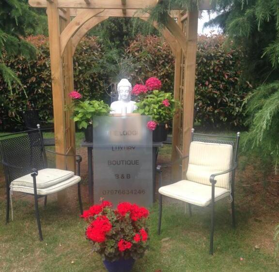 צימר The Lodge At Ruddington