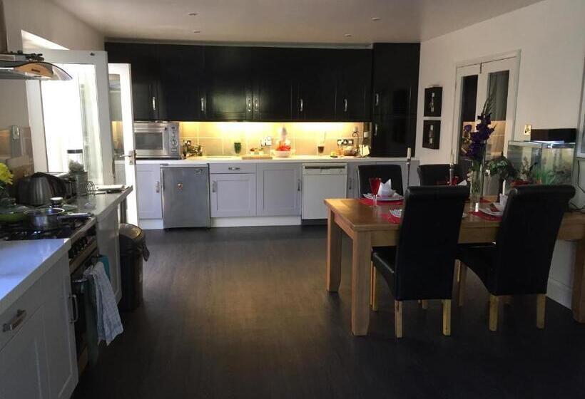 צימר The Lodge At Ruddington