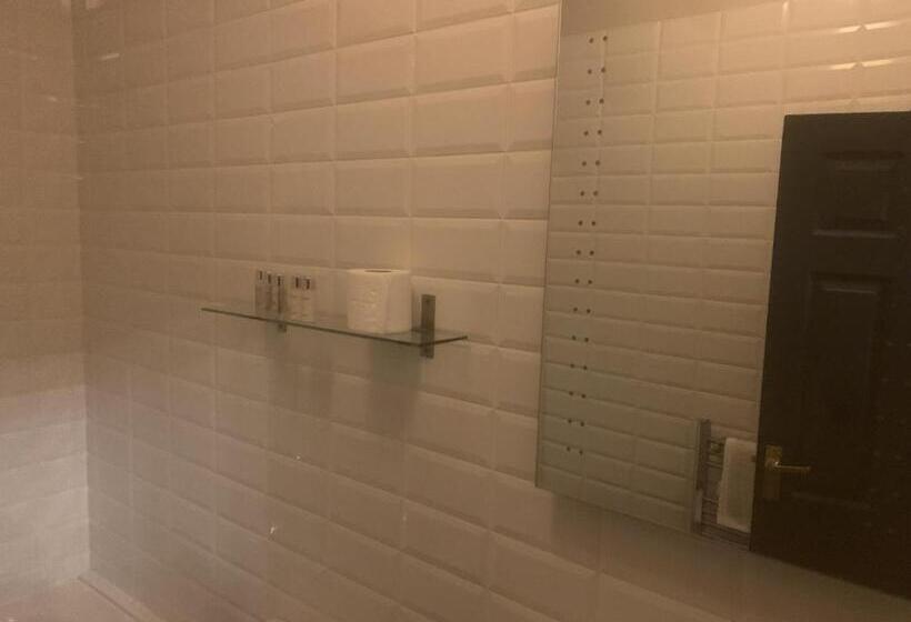 تختخواب و صبحانه The Manners Pub With Rooms