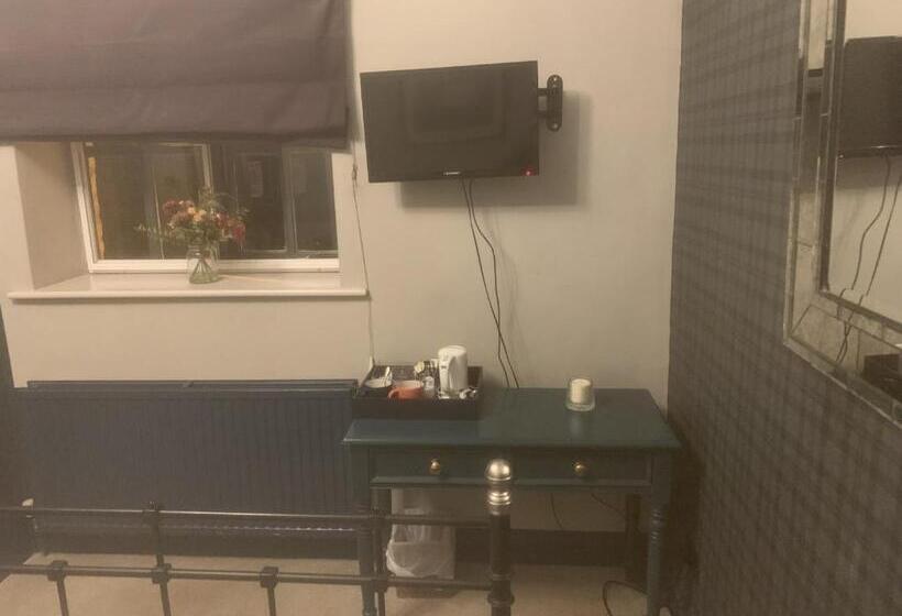 تختخواب و صبحانه The Manners Pub With Rooms