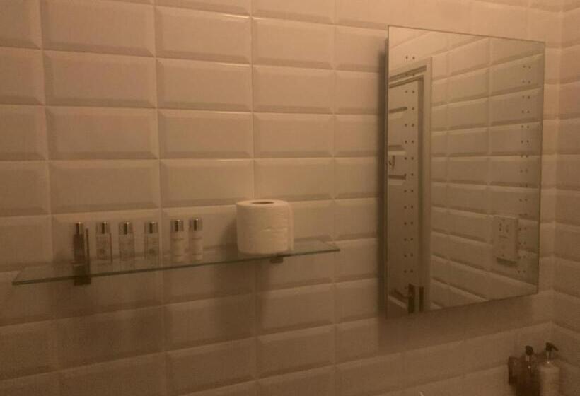 تختخواب و صبحانه The Manners Pub With Rooms