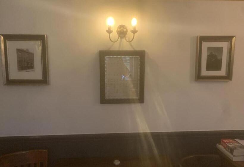 تختخواب و صبحانه The Manners Pub With Rooms