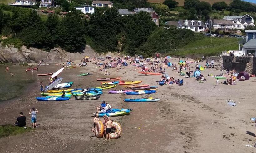 ベッドアンドブレックファースト The Poplars Guest House