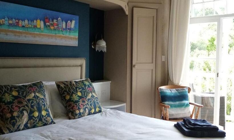 ベッドアンドブレックファースト The Poplars Guest House