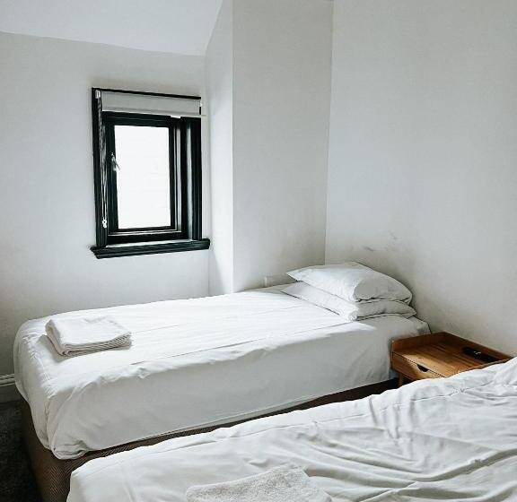 민박 The Red Lion Inn