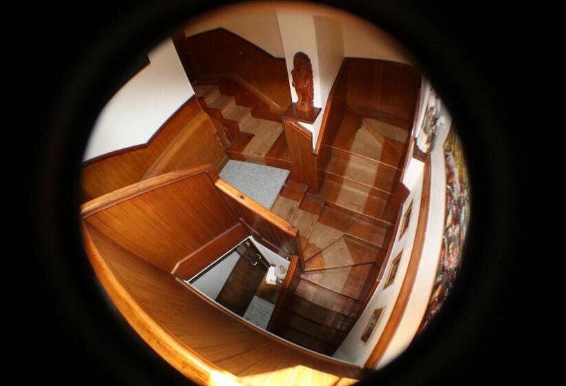 Bed and Breakfast The Whitehouse