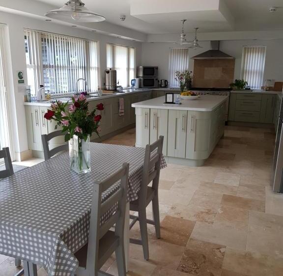 민박 Tirah Guest House