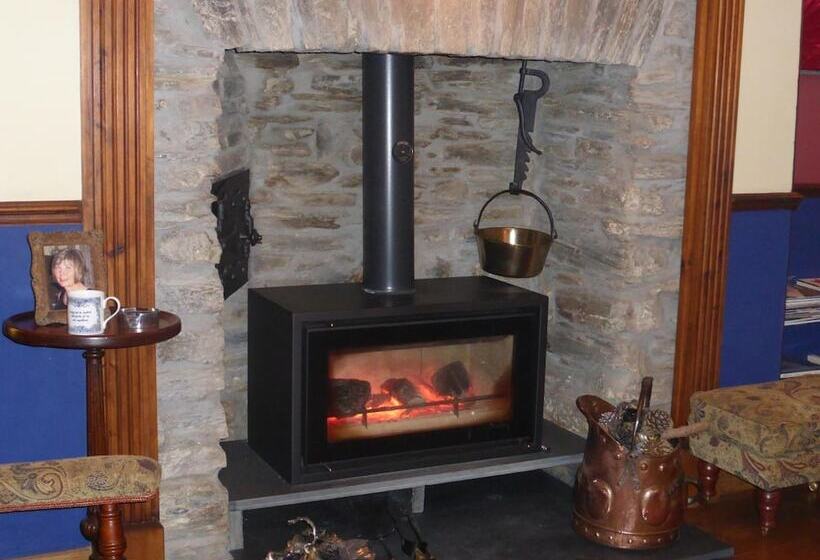 مبيت وإفطار Tregondale Manor Farm