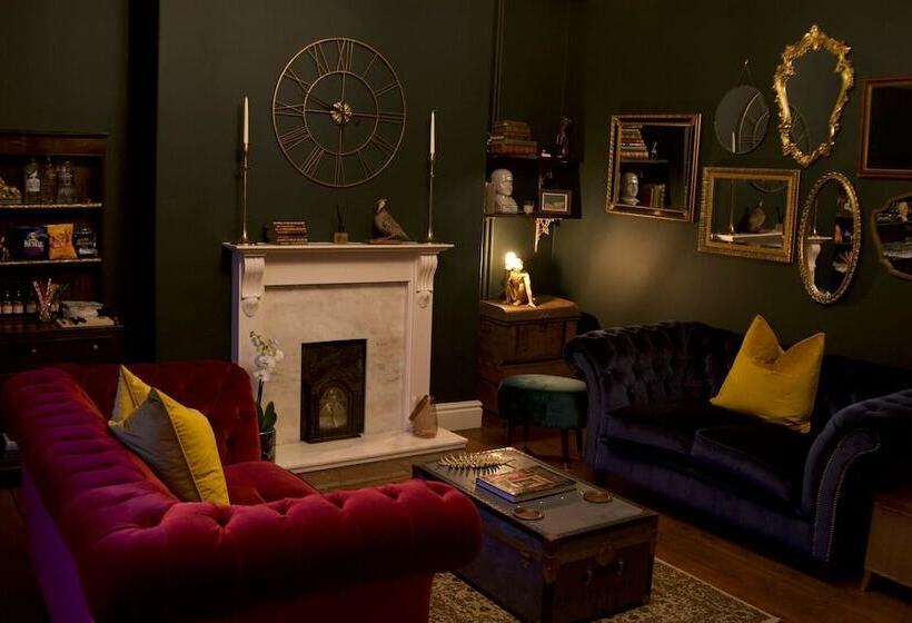 ベッドアンドブレックファースト West Layton Manor