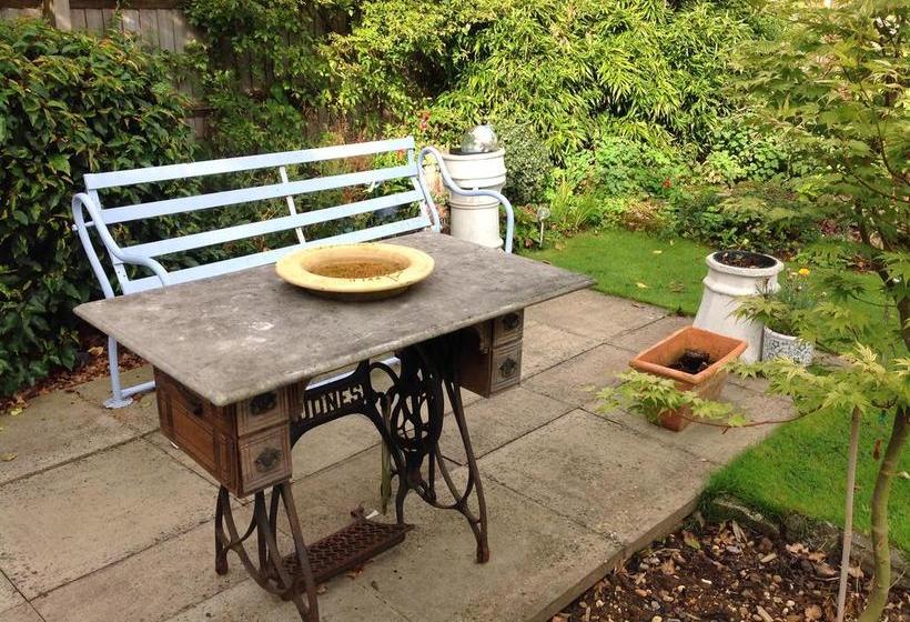 ベッドアンドブレックファースト White Sails