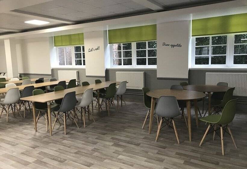 هاستل Bowden Court