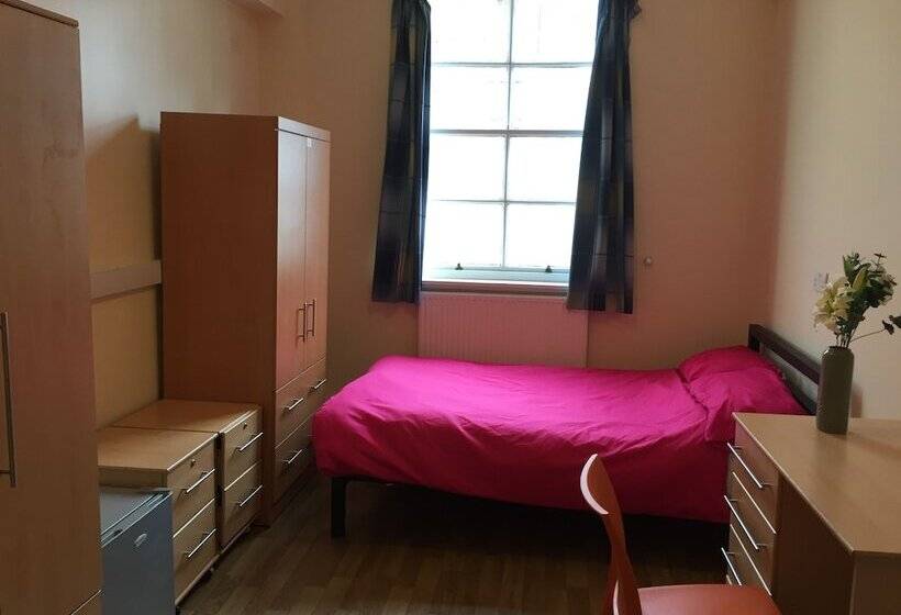 هاستل Bowden Court