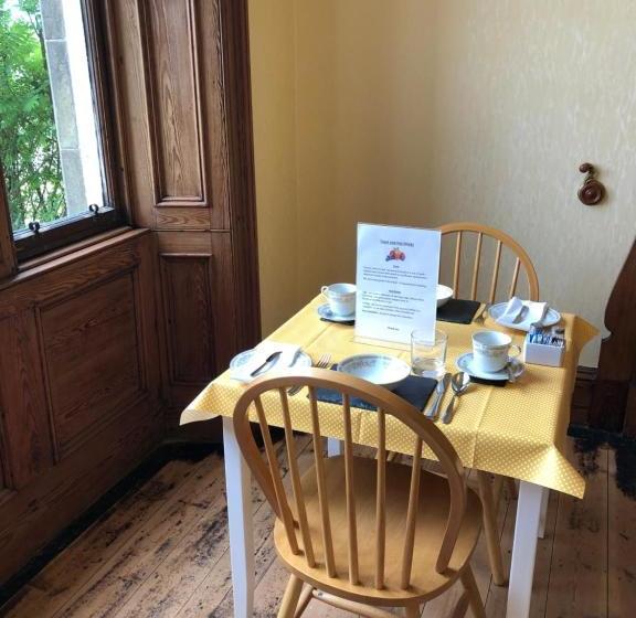 Conval House Bed And Breakfast