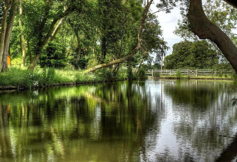 ベッドアンドブレックファースト Goss Hall