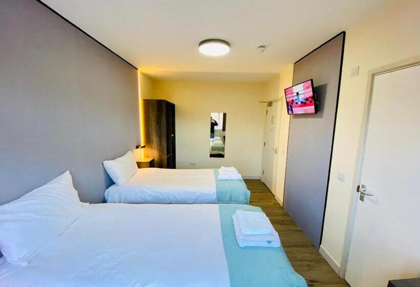 ホテル Almond Tree