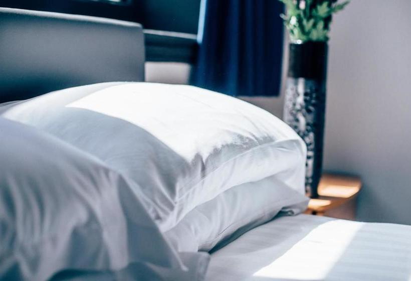 Отель Bridgewood House