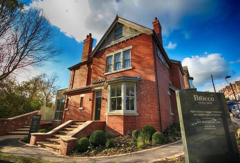 فندق Brocco On The Park Boutique