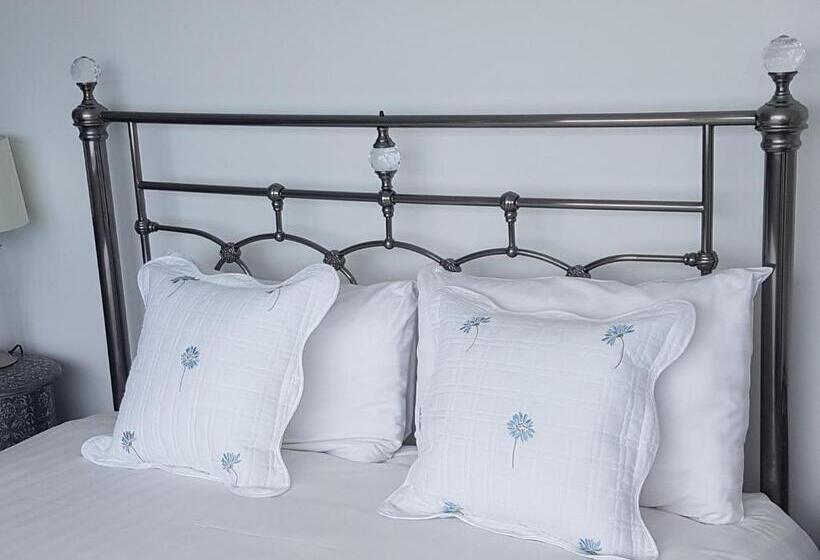 בית מלון כפרי Halfway House