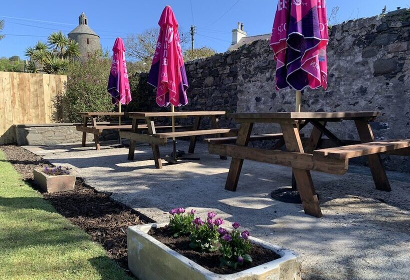 בית מלון כפרי The Harbour House Sea Front