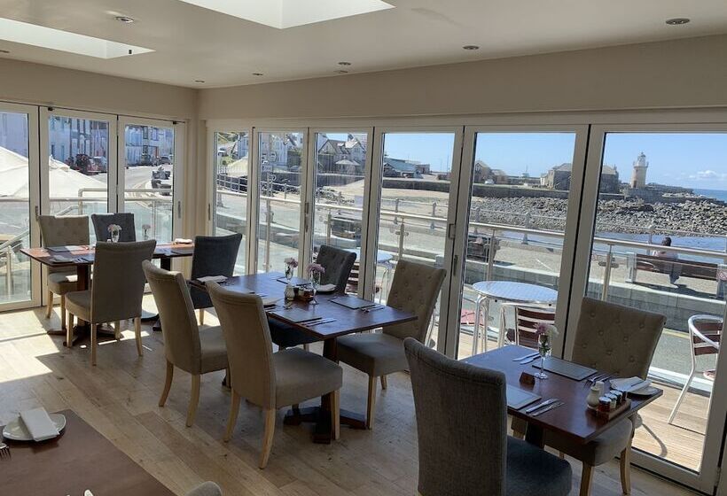 בית מלון כפרי The Harbour House Sea Front