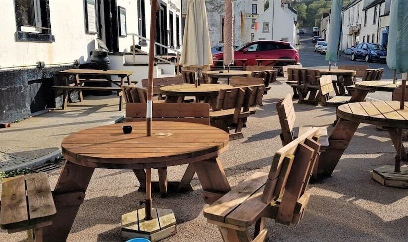 בית מלון כפרי The Harbour House Sea Front