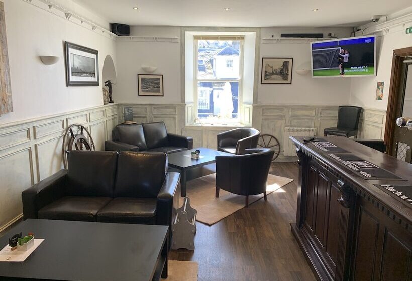 בית מלון כפרי The Harbour House Sea Front