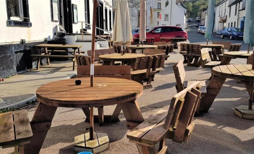 בית מלון כפרי The Harbour House Sea Front