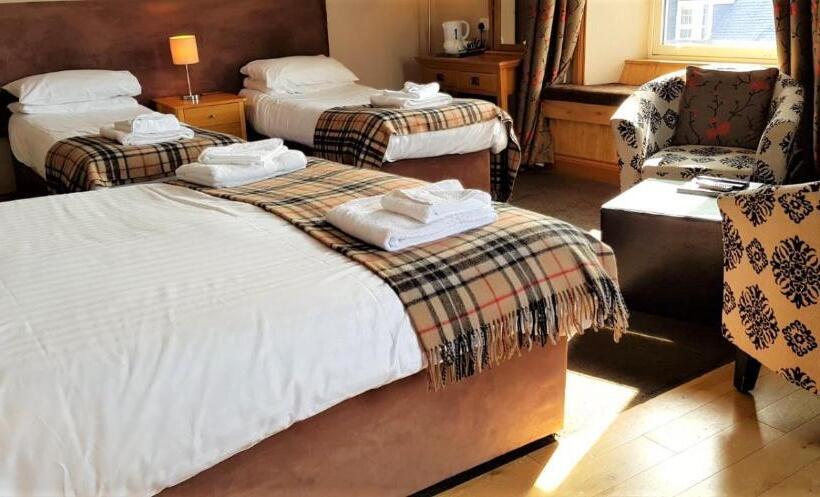 בית מלון כפרי The Harbour House Sea Front