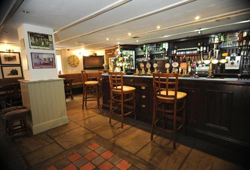 Отель Queens Arms Country Inn