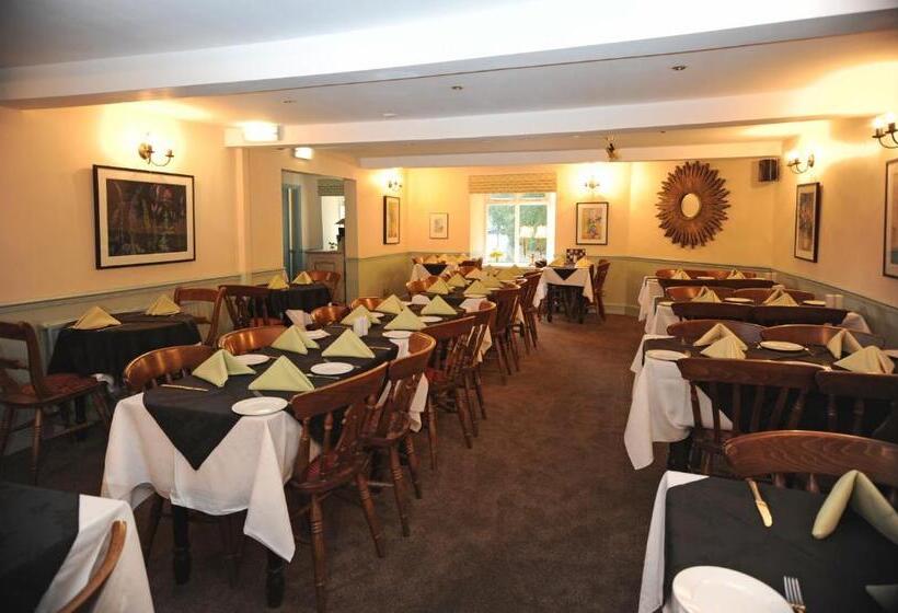 Отель Queens Arms Country Inn