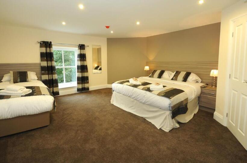 Отель Queens Arms Country Inn