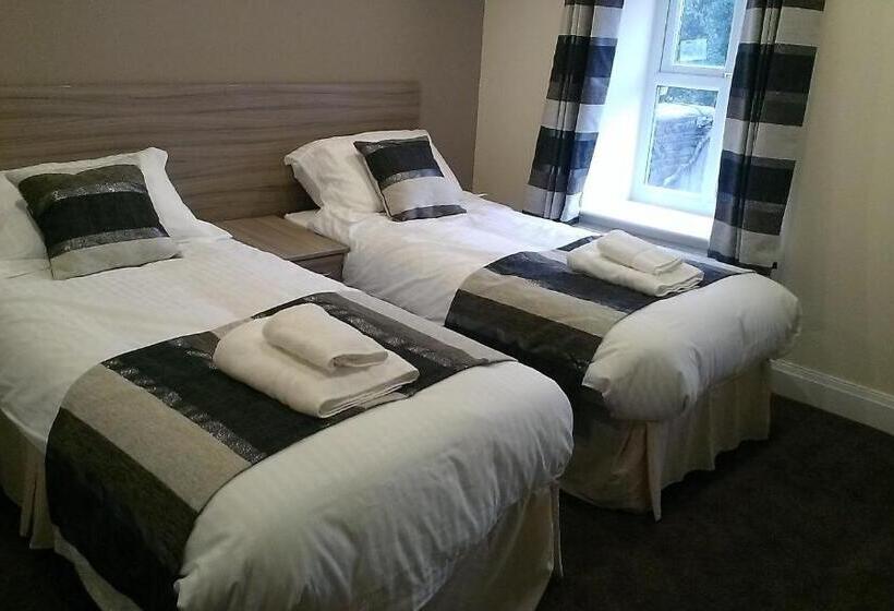 Отель Queens Arms Country Inn