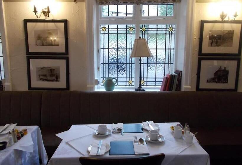 Отель Queens Arms Country Inn