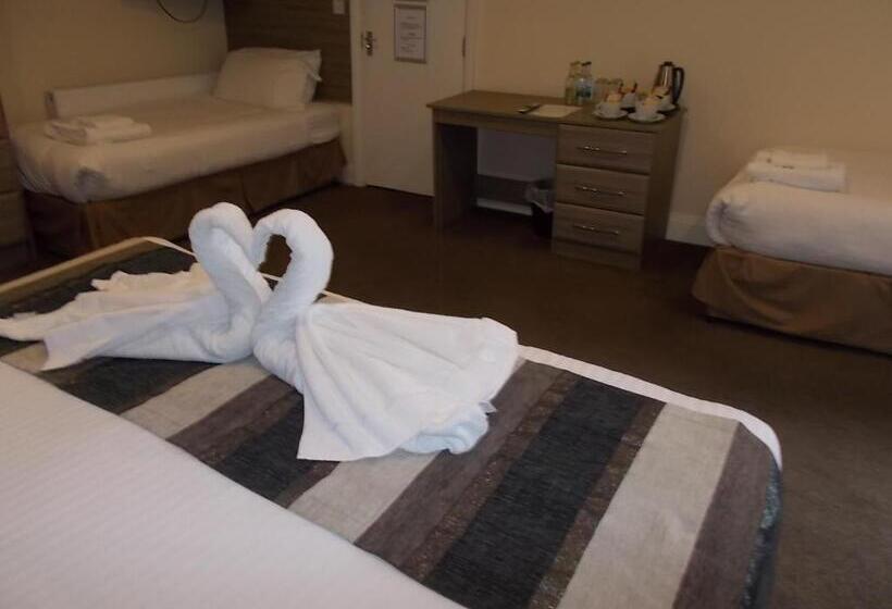 Отель Queens Arms Country Inn