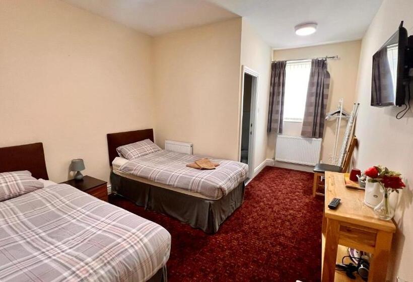 Отель The Cabbage Hall