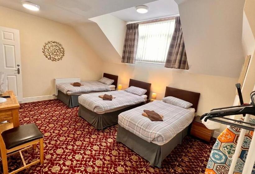 Отель The Cabbage Hall