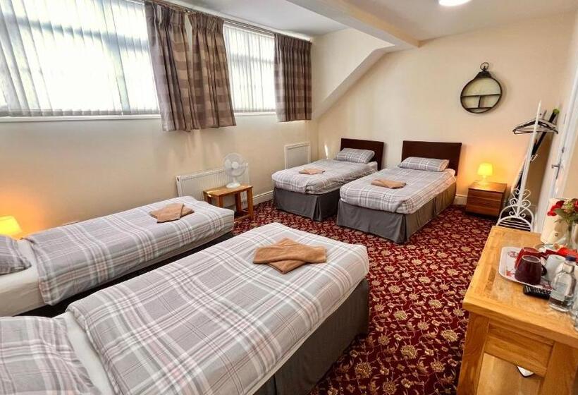 Отель The Cabbage Hall