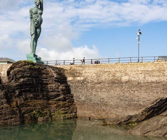 Dilkhusa Grand Hotel By Compass Hospitality