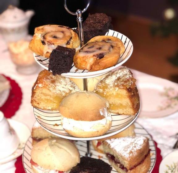 Отель The Falcon Inn Retreat