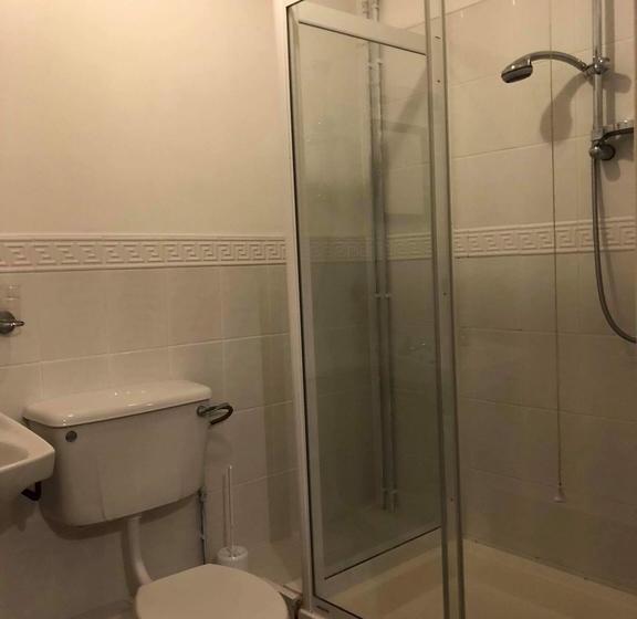 Отель The Falcon Inn Retreat