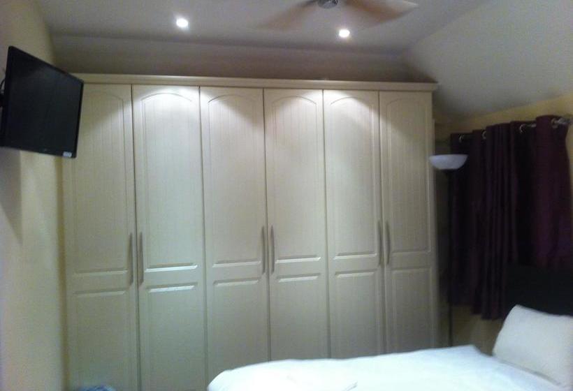 فندق The Greyhound Cottage