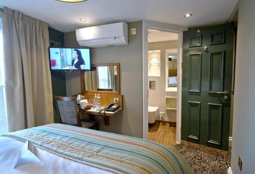 בית מלון כפרי The Hatchet Inn Wetherspoon