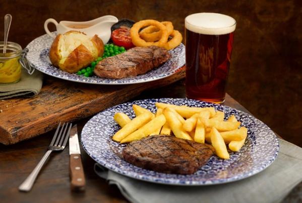 בית מלון כפרי The Hatchet Inn Wetherspoon