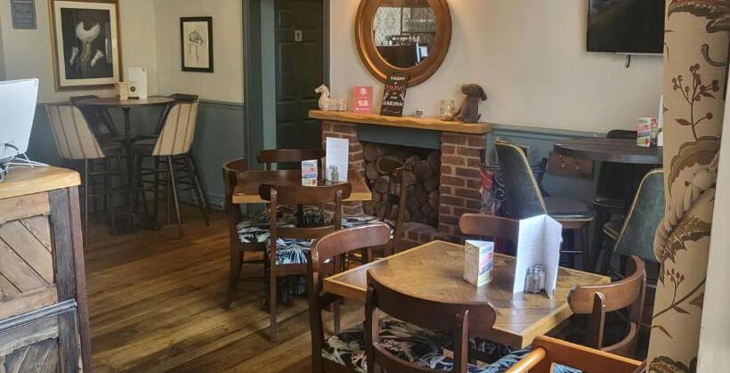 ホテル The Inn West End